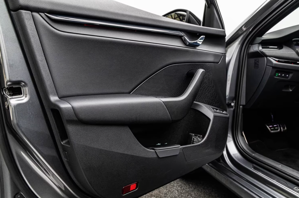 Skoda Octavia Combi IV 1.4 TSI PHEV iV 204ch Sportline DSG6e Hybride/Toit ouvrant/Feux matrix