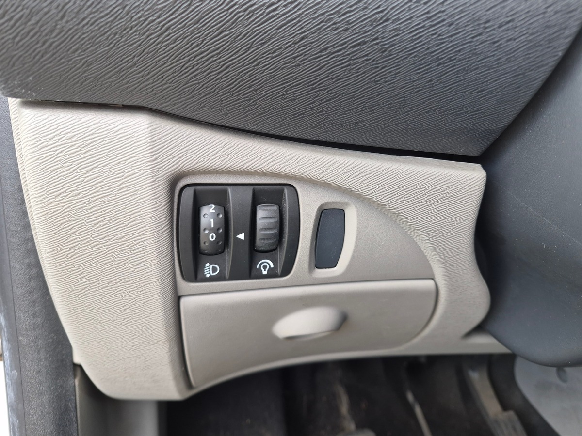 RENAULT Twingo II 1.2 60