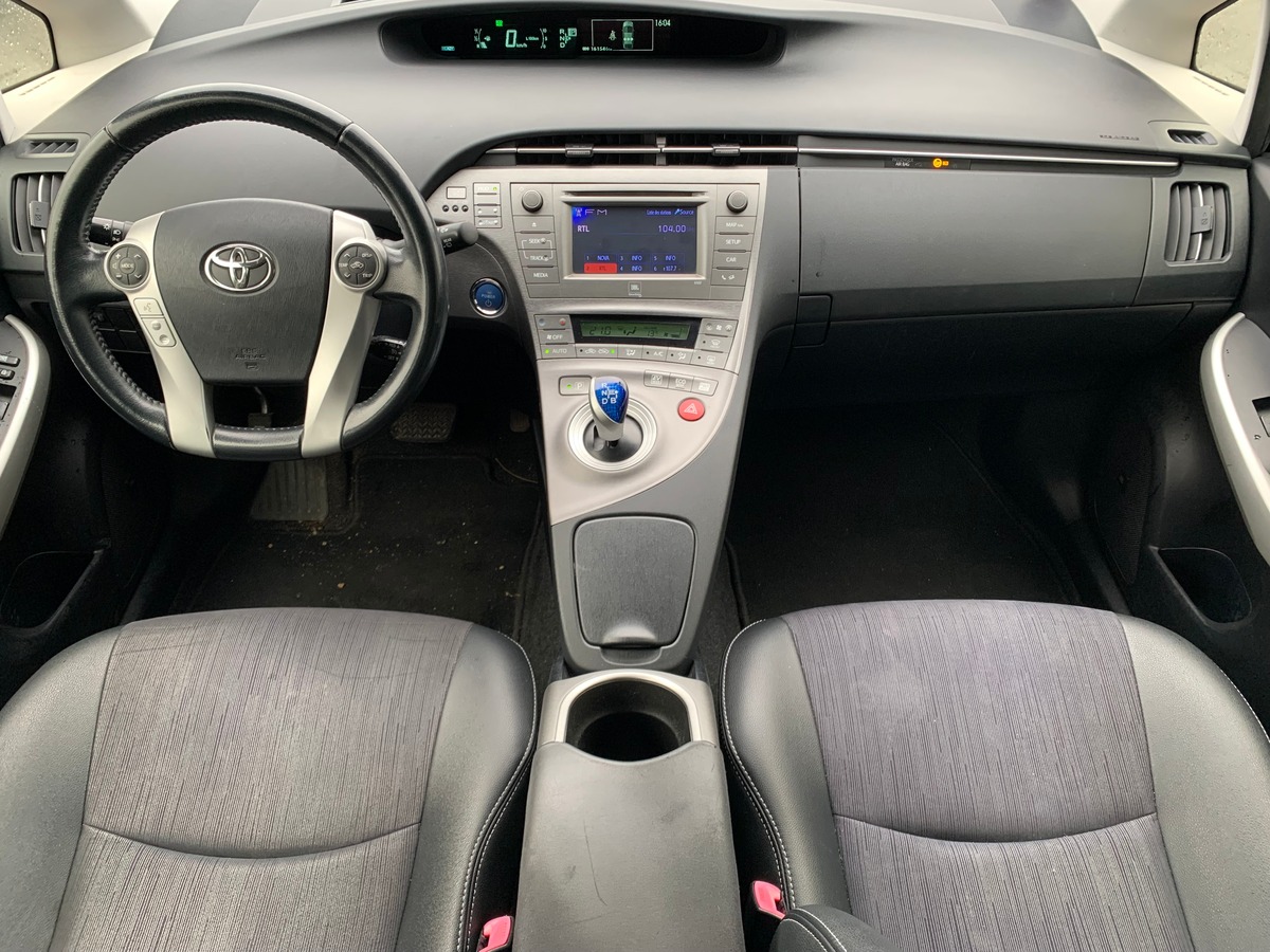 Toyota Prius 136 ch | Dynamic | Caméra de recul | Régulateur de vitesse | Climatisation