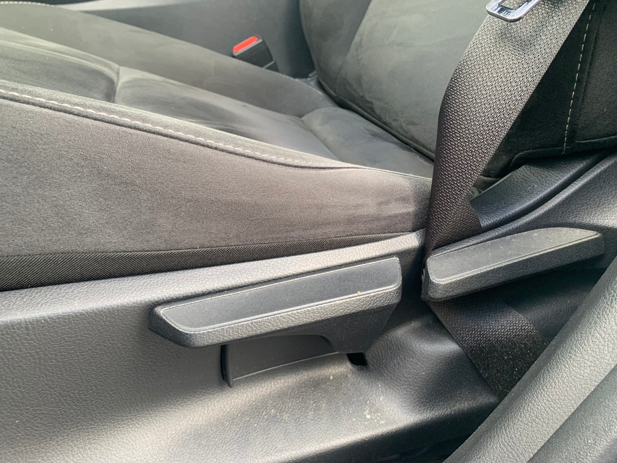 Lexus UX 250 | 184 ch | Pack Confort | Apple car Play | Caméra recul | Régulateur vitesse adaptatif