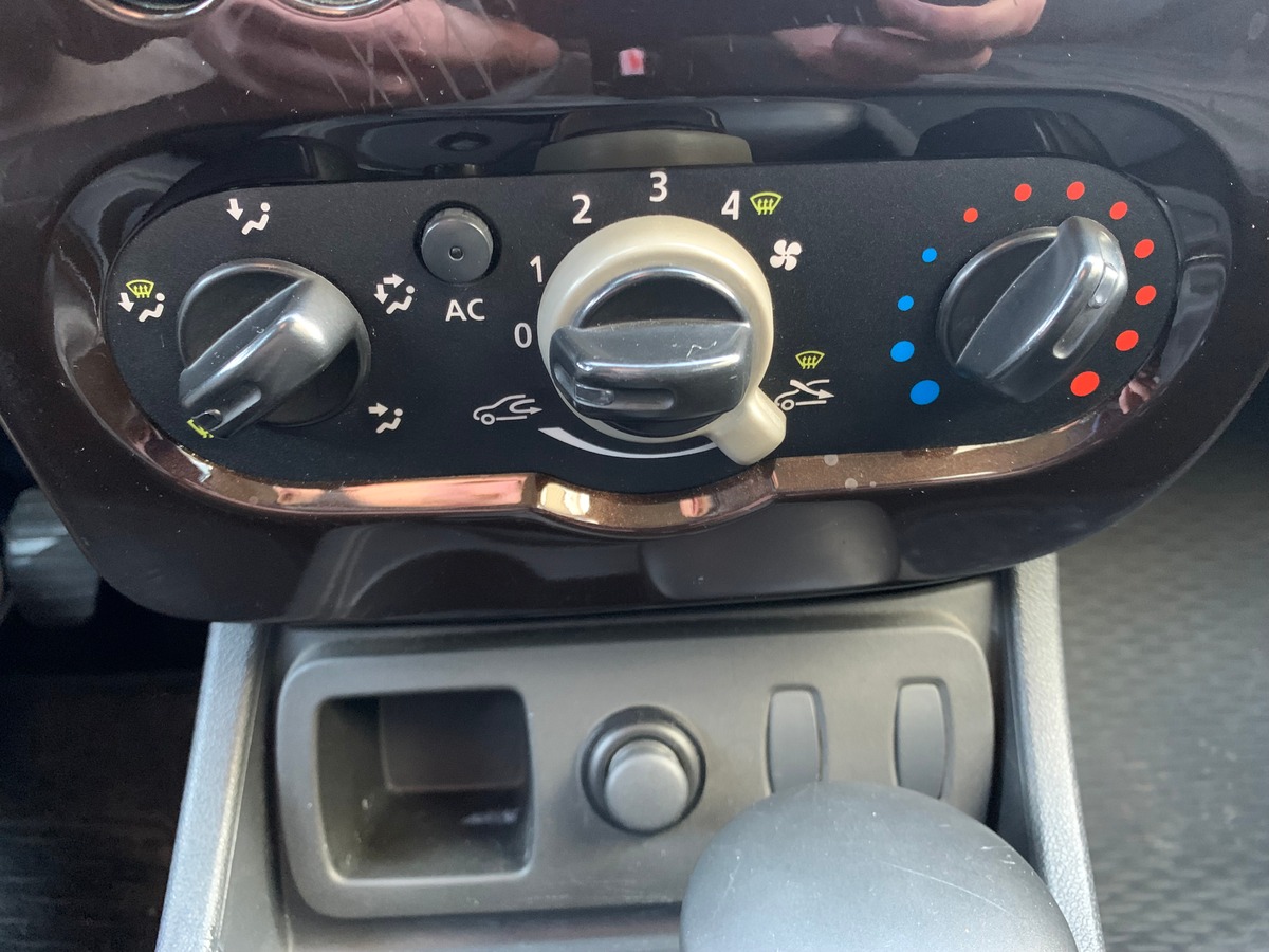 Dacia Duster 105 ch | Laureate | Bioethanol | Roue secours | Climatisation | Radio mono-CD MP3