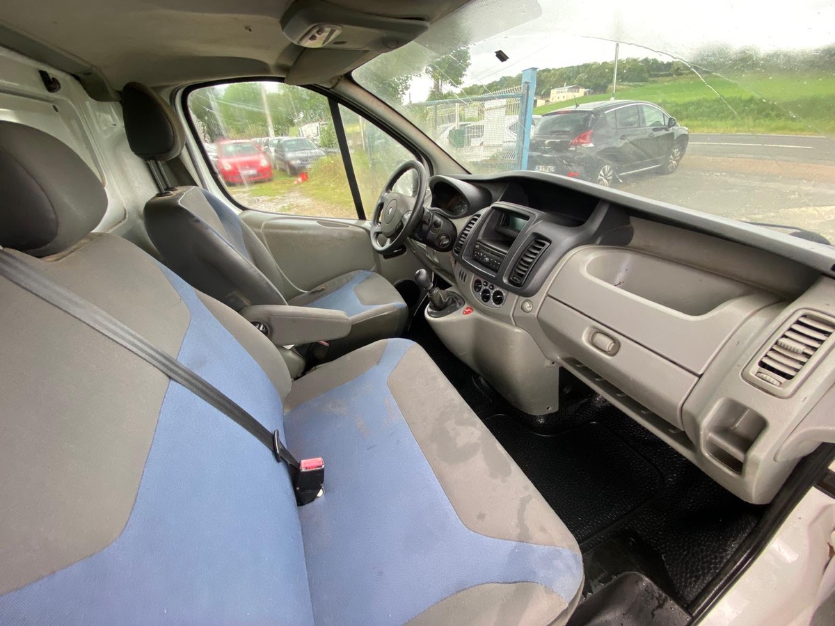 RENAULT Trafic 2.0 dci a chaîne extra  1ere main  TVA RÉCUPÉRABLE