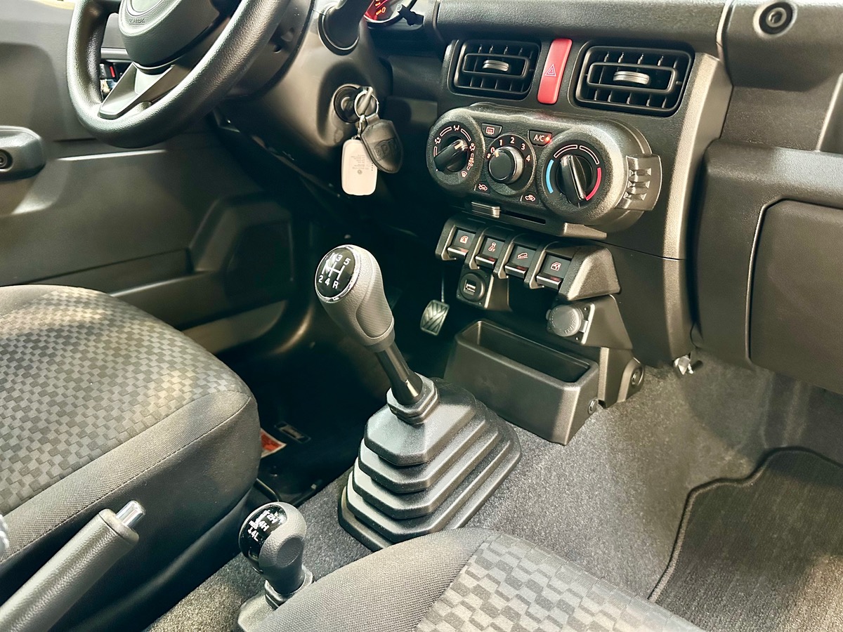 Suzuki Jimny II 1.5 VVT 102 Privilege AllGrip BVM5 1ère Main FR j