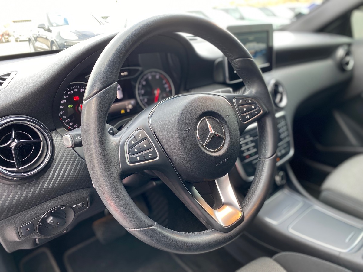 Mercedes-Benz GLA* 180 PHASE 2 1.6 122 INTUITION c