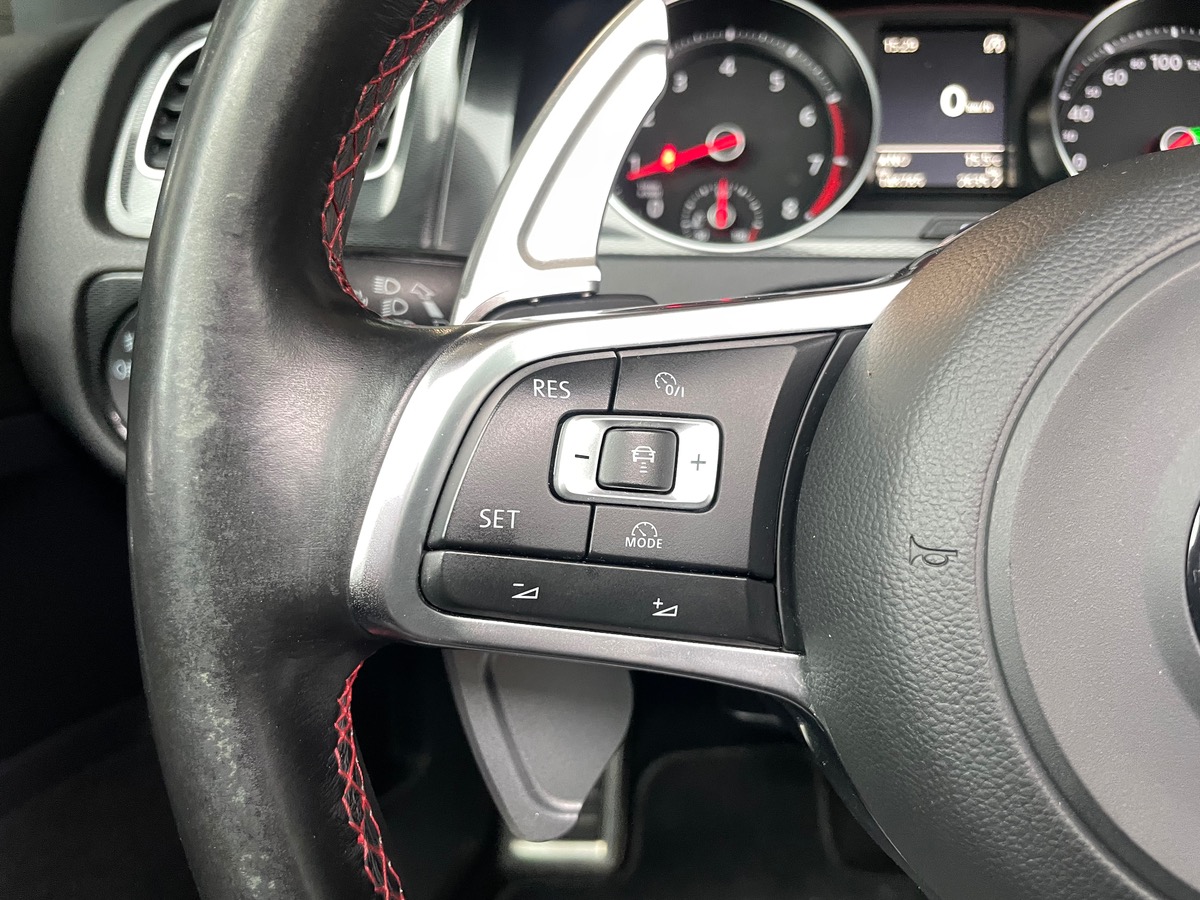 Volkswagen Golf GTI 230