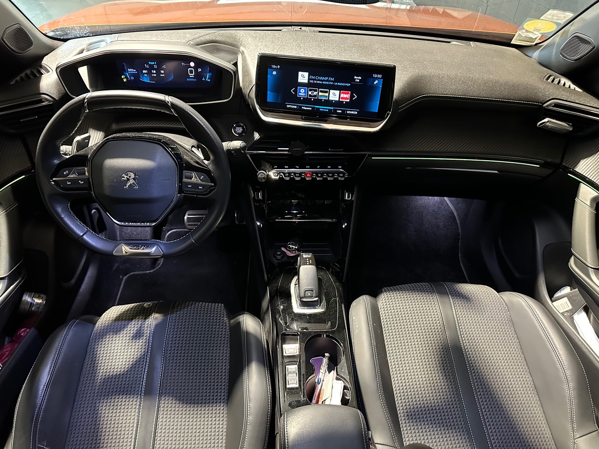 Peugeot 2008 GT LINE 1ERE MAIN
