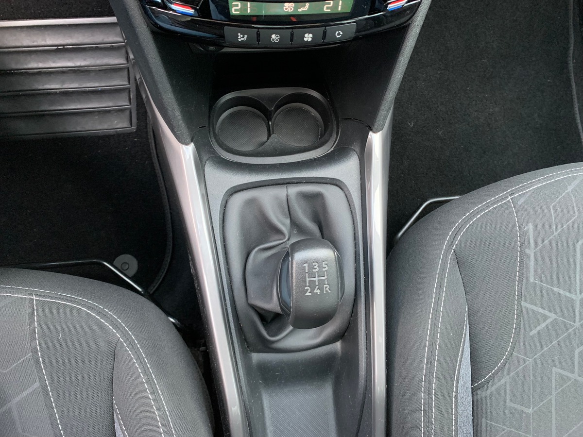 Peugeot 2008 82 ch | Active | Apple car play Android auto | Régulateur de vitesse | Pack Urbain