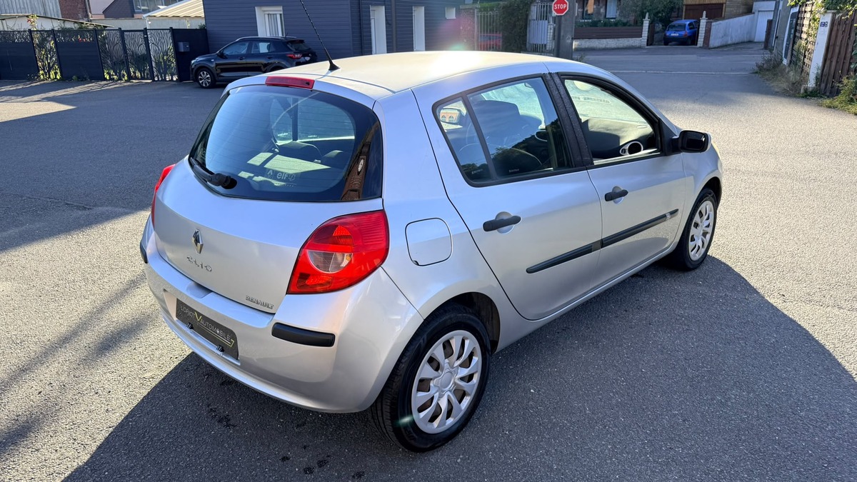 RENAULT Clio III 1.6 110cv Dynamique confort - Boite automatique - Garantie