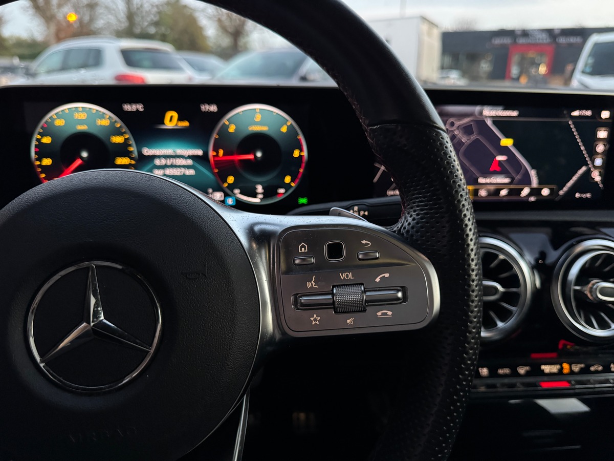 Mercedes-Benz Classe A 180 d Pack AMG Fascination 1.5 d 7G-DCT 116 cv