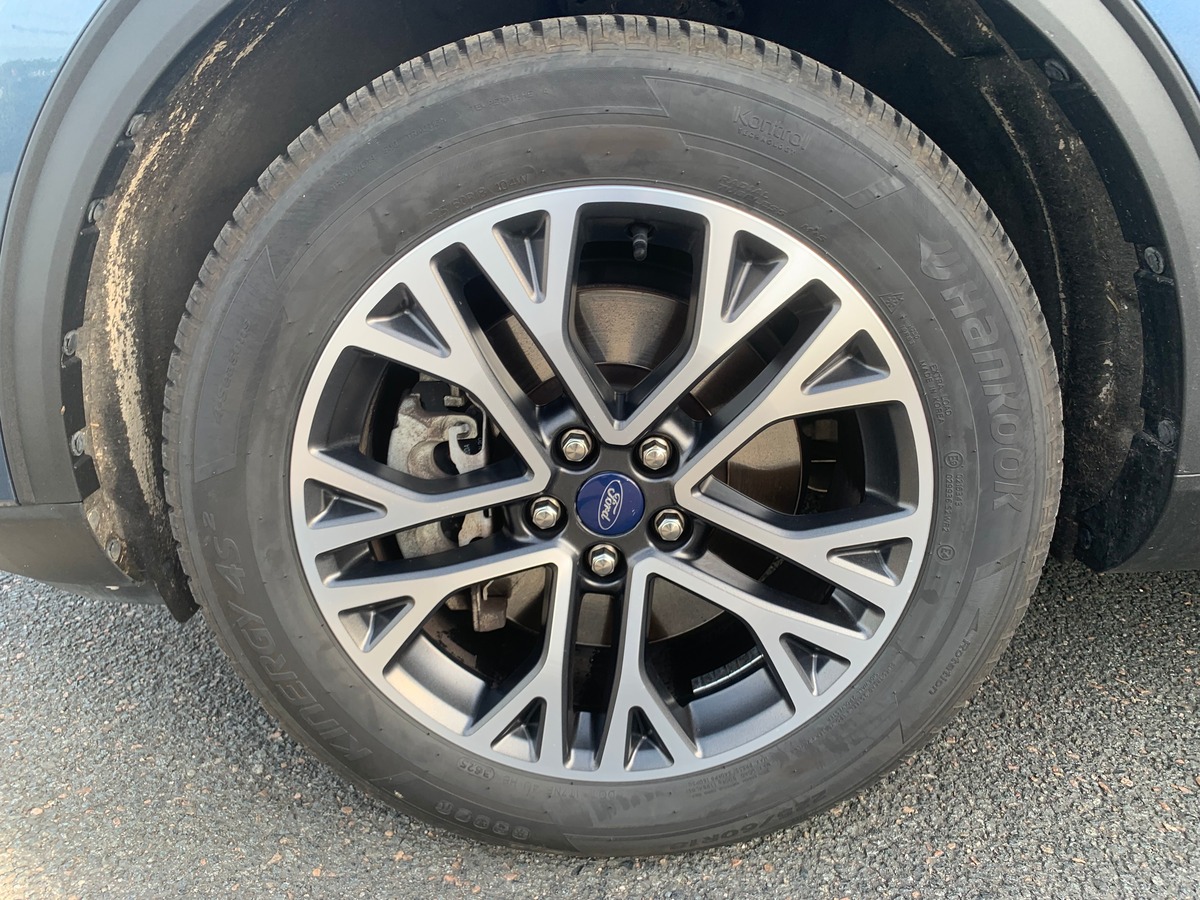 Ford Kuga 225 ch | 2.5 PHEV | Titanium | Apple car Play | Radar de stationnement avant et arriére