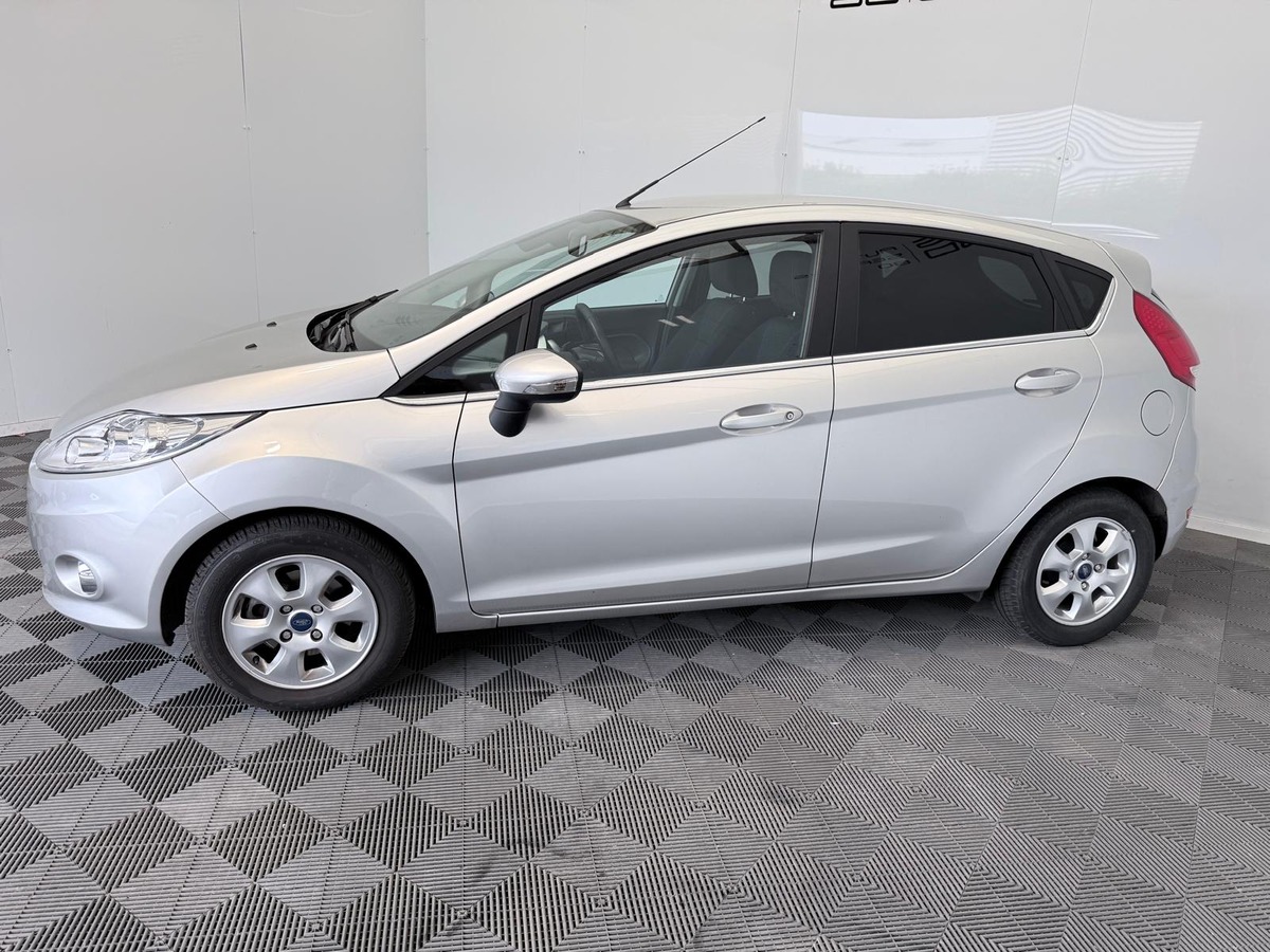 Ford Fiesta 1.6 TDCI 95   Titanium  Première main