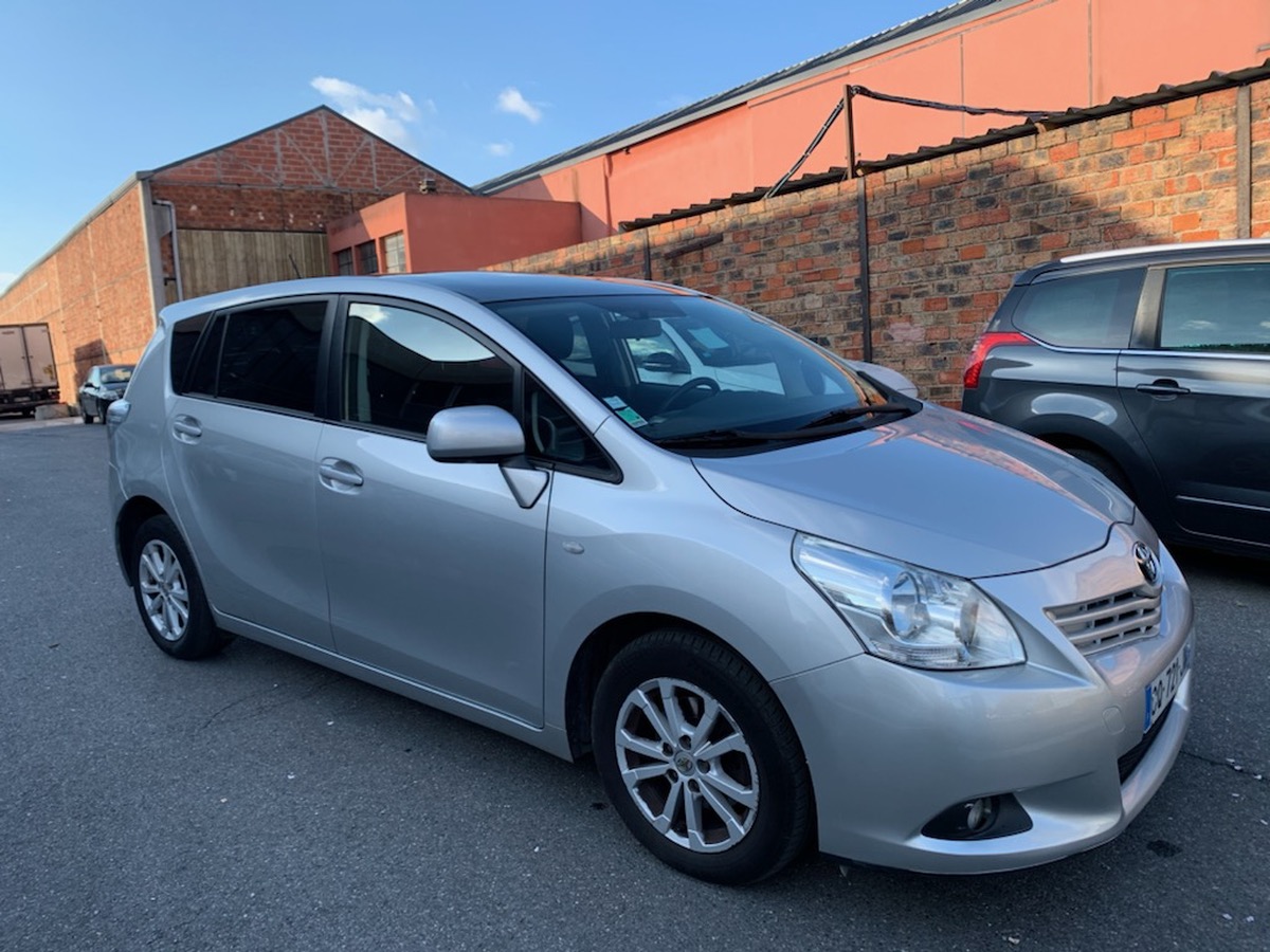 Toyota Verso 2.0 D-4D 128 CH 1rs mains en 4XCBL