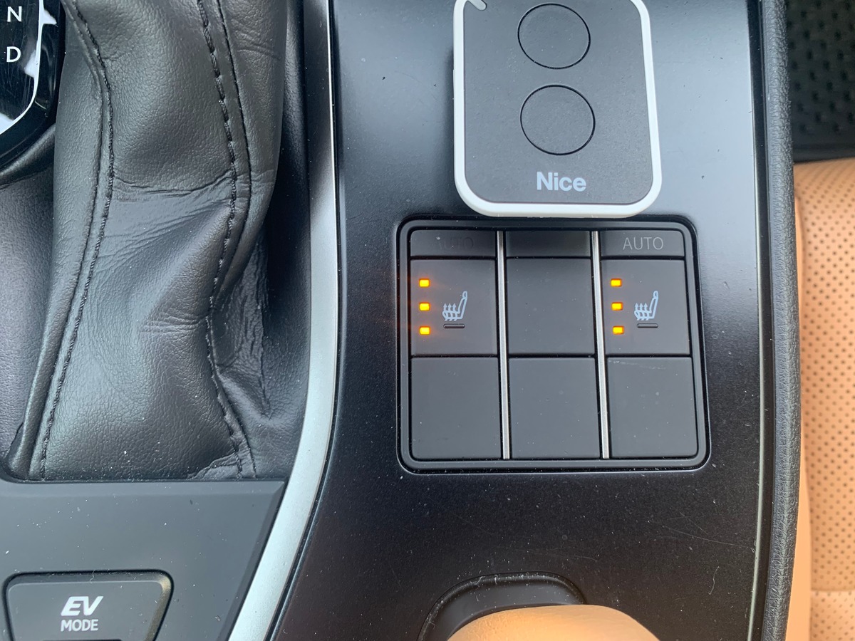 Lexus UX 250 | 185 ch | Luxe Techno | Contrôle angles morts | Caméra recul | Hayon électrique