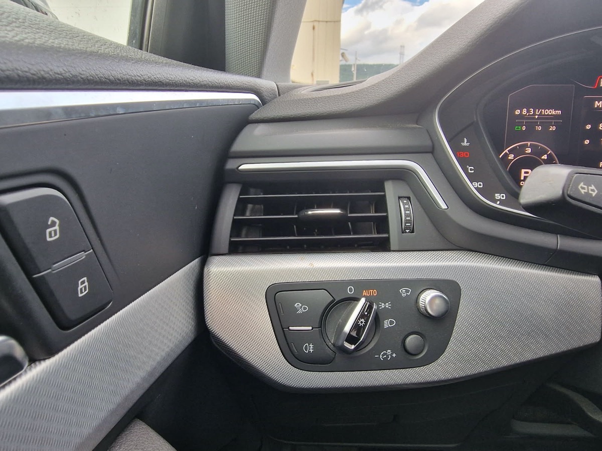 Audi A4 Avant SLINE 218cv 3.0 TDI QUATTRO, SUIVI COMPLET, TOIT OUVRANT, 4 ROUES HIVERS SUR JANTES