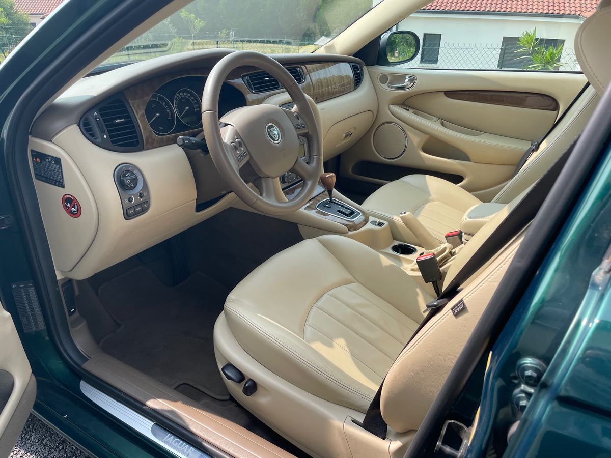 Jaguar X TYPE 2.5 V6 AWD (197 ch)