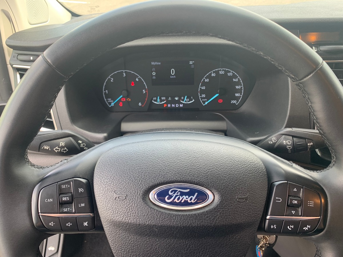 Ford TRANSIT CUSTOM 170 ch | SPORT | 5 Places | L1H1 | Premiére MAIN | Caméra de recul | Attelage