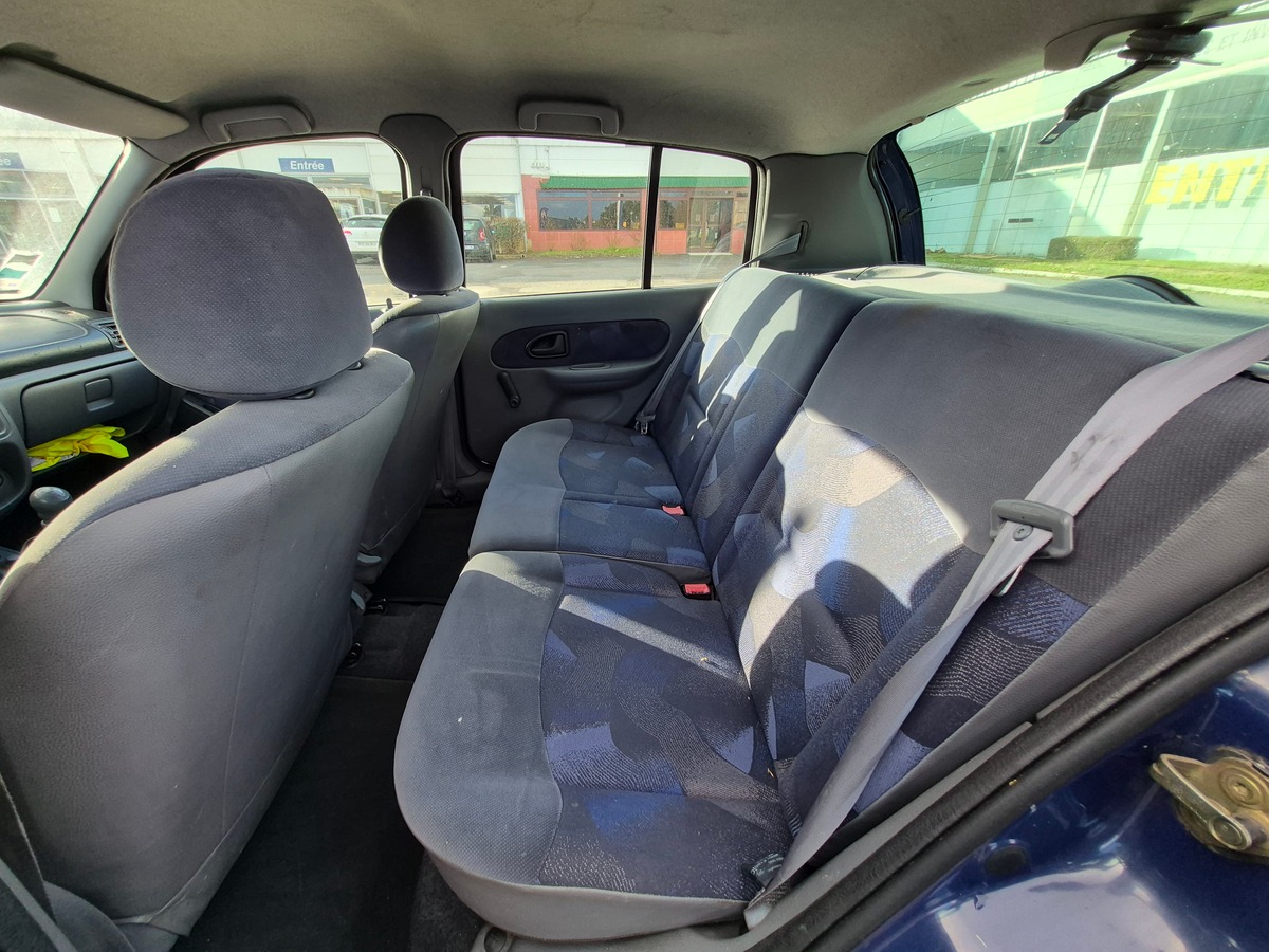 RENAULT Clio II 1.4 RTE 5 PORTES