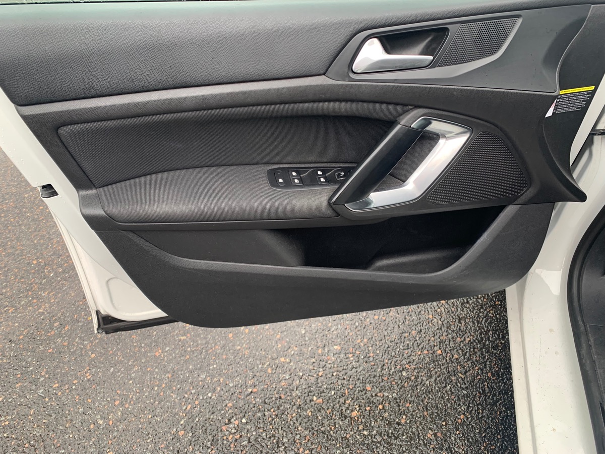 Peugeot 308 SW 130 ch | Allure | Régulateur vitesse | Mirror Screen | Attelage | Radars stationnement