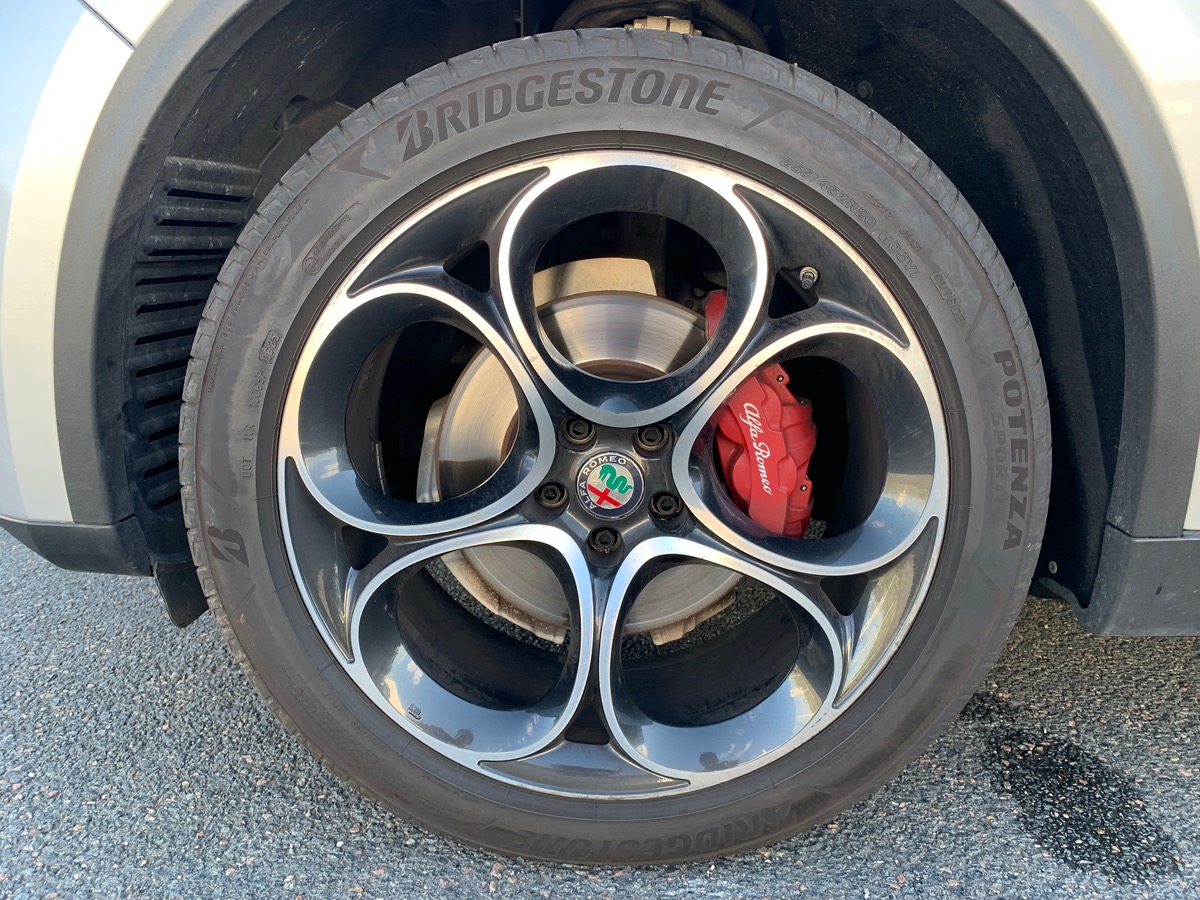 Alfa Romeo Stelvio 210 | Turismo | Toit ouvrant Panoramique | Attelage | Jantes 20" | Caméra recul
