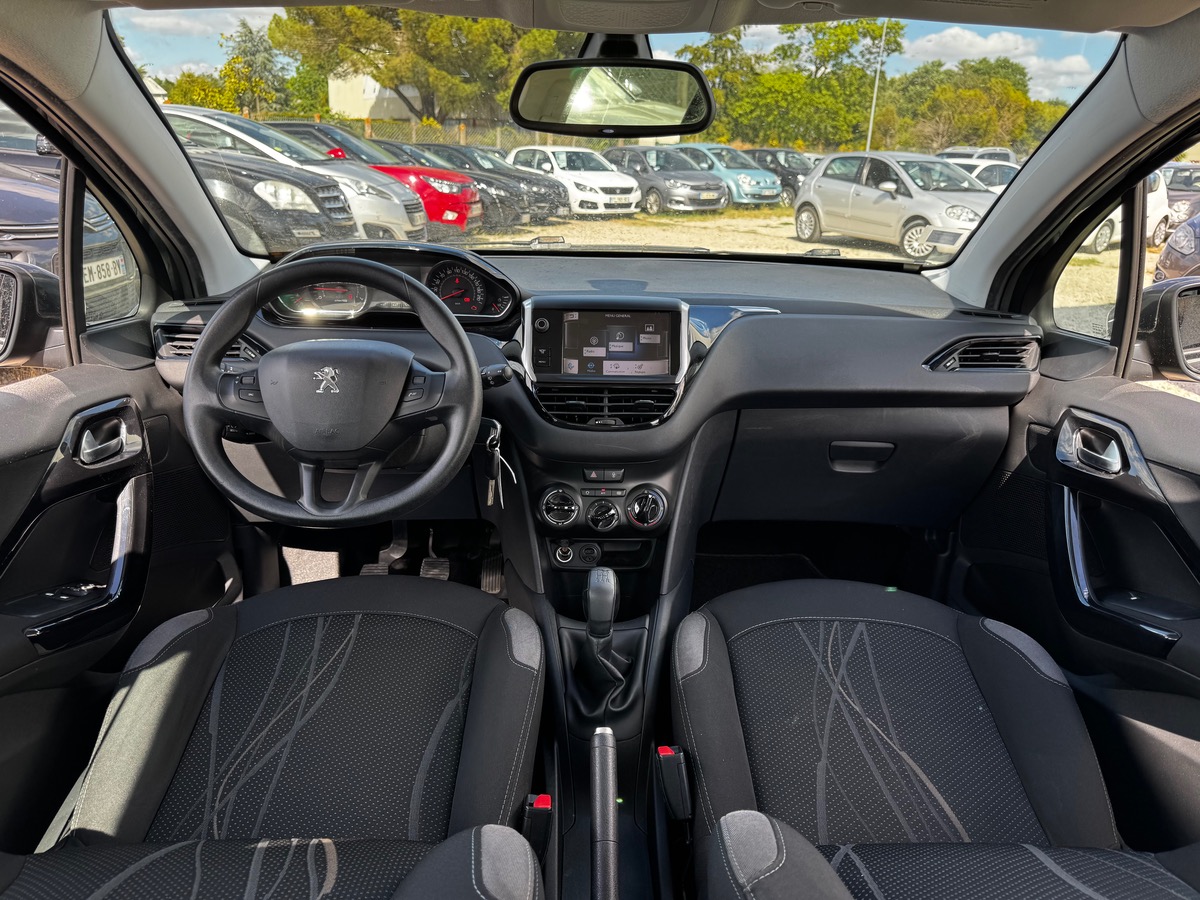 Peugeot 208 1.2 VTi 82 CV BVM5 ALLURE DISTRIBUTION FAITE  / SUIVI CONCESSION