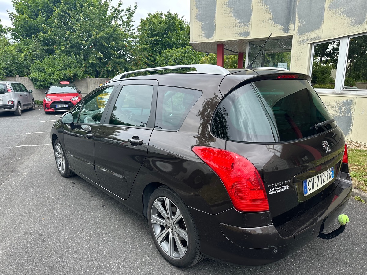 Peugeot 308 SW 1.6 e-HDI 112 CV 7 place spéciale family 4XCBLeu