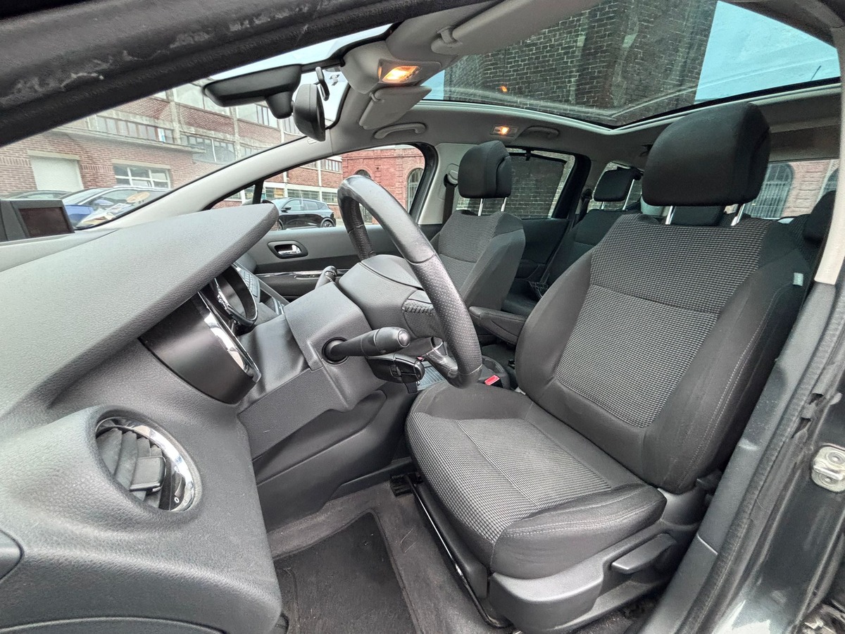 Peugeot 5008 7 places 1.6 HDi 110 Premium Pack - Distribution neuve - Garantie