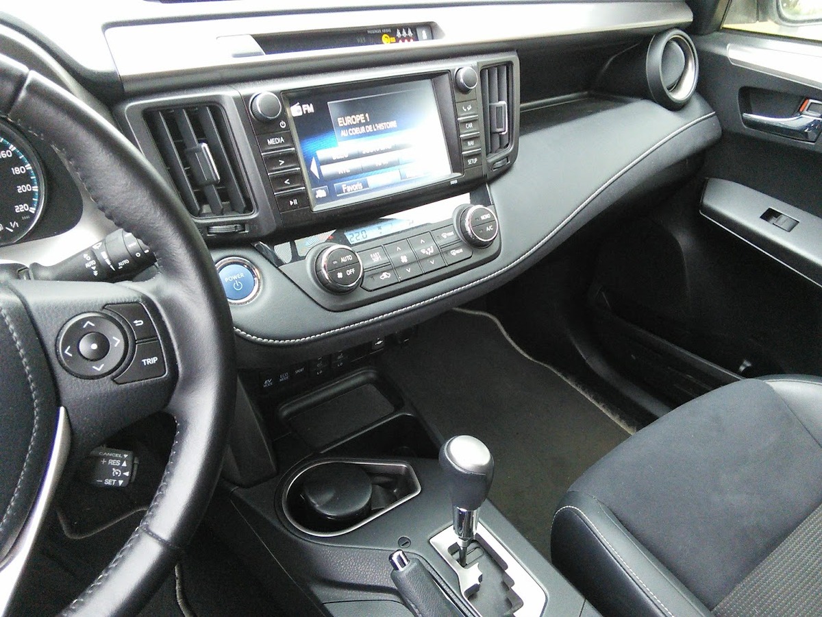 Toyota RAV4 2.5 VVTi 197 HYBRIDE DESIGN 2WD E-CVT 155 cv Boîte auto
