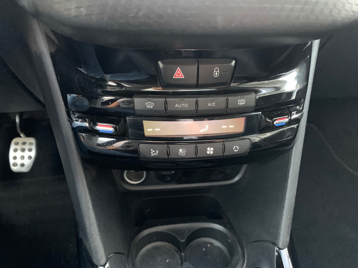 Peugeot 2008 120 ch | Crossway | Caméra de recul | Toit panoramique | GPS | Grip control