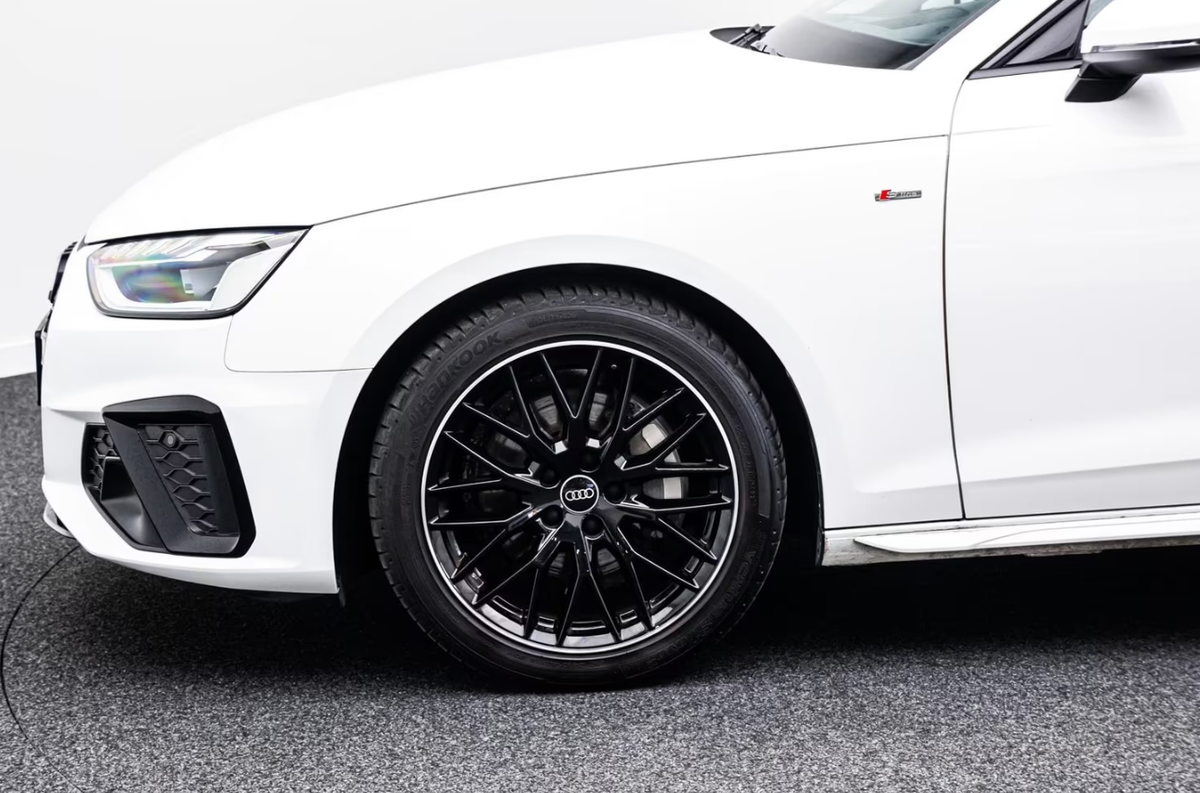 Audi A4 Avant V 40 TDI 204ch S line S tronic 7