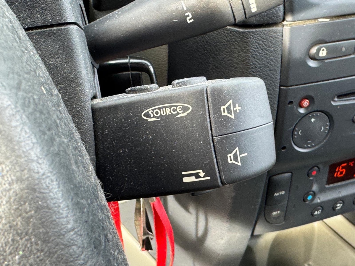 RENAULT Clio 1.6 16V