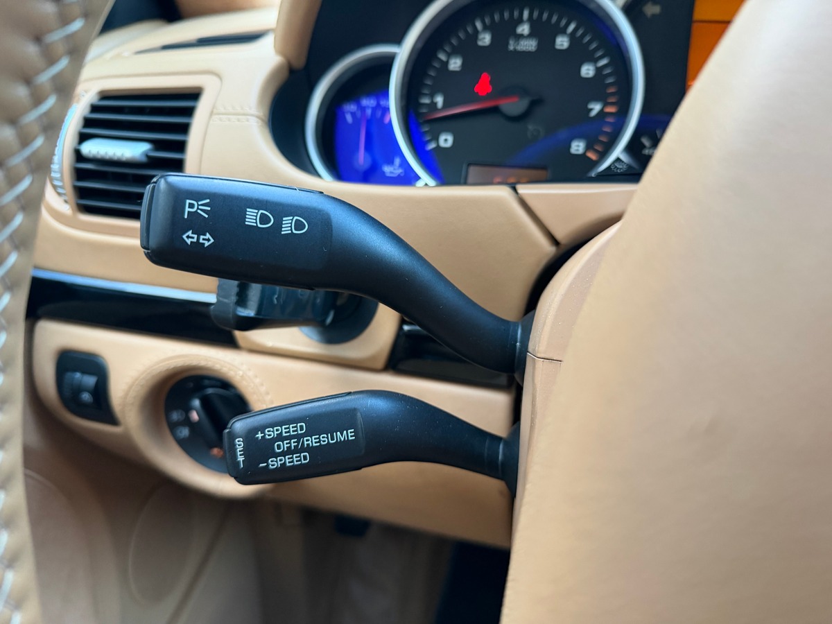 Porsche Cayenne GTS 4.8 V8 TIPTRONIC / TOIT OUVRANT / SIEGES AV CHAUFFANT / HAYON ELECTRIQUE