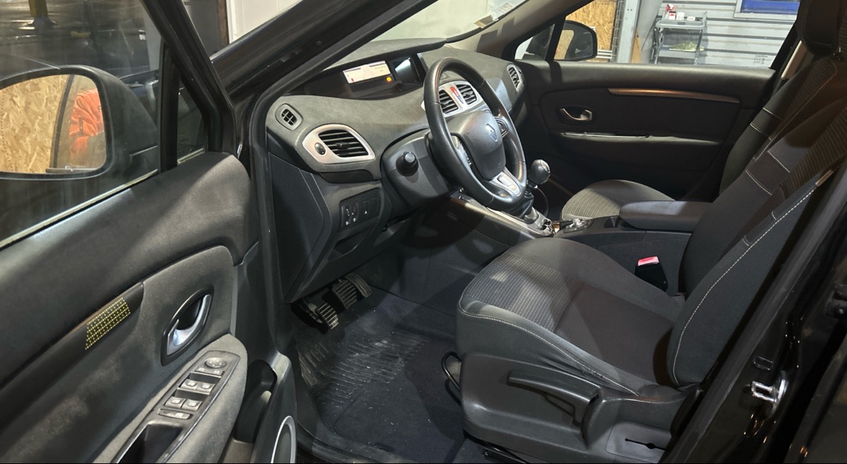 RENAULT Scenic III 1.9 dci