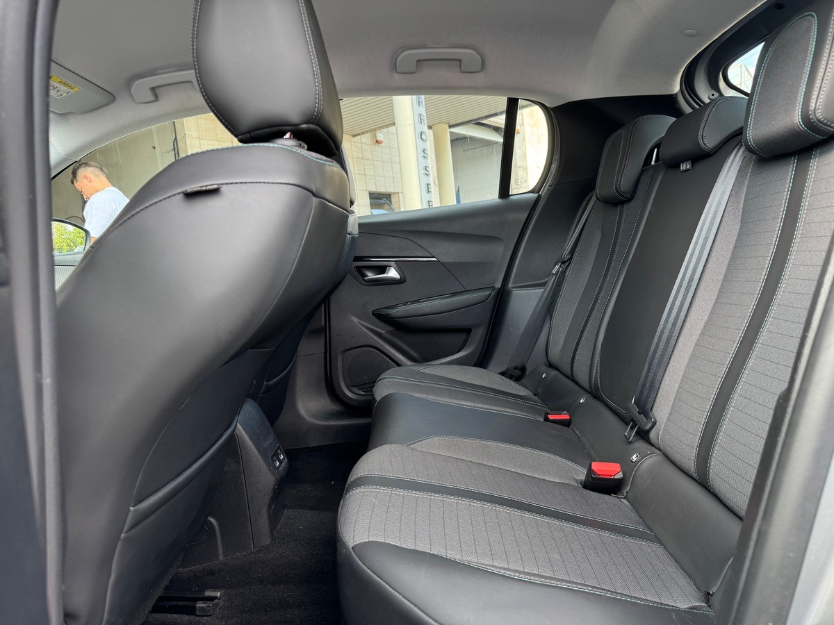 Peugeot 208 II Allure 1.2 100 cv / i-cockpit