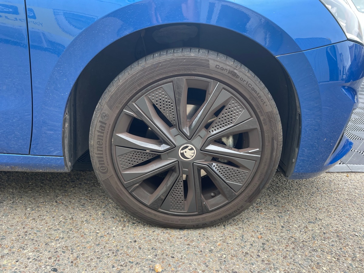 Skoda Fabia 1.0 TSi 110 cv Boîte auto RIEN A PREVOIR - TOIT PANORAMIQUE - CARPLAY - CAMERA DE RECUL