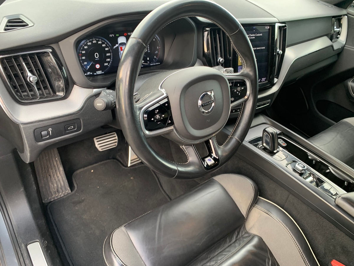 Volvo XC60 197 ch | R-design | Châssis Sport | Jantes Alu 21'' | Sièges Sport | Coffre électrique
