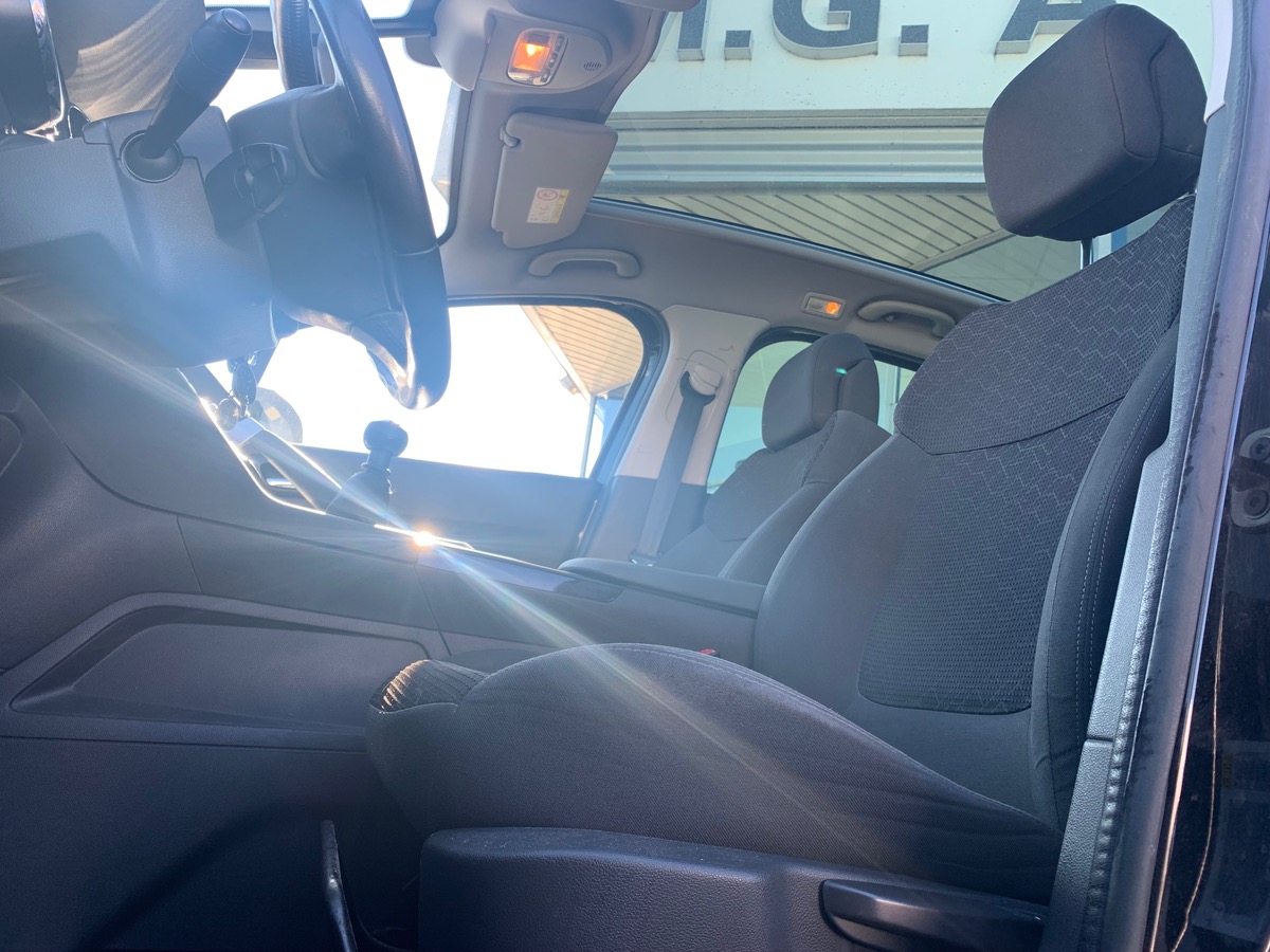 Peugeot 3008 115 ch | ACTIVE | GPS | Radar stationnement arriére | Toit Panoramique | Bluetooth