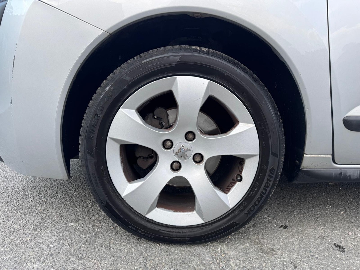 Peugeot 3008 1.6 HDI PREMIUM PACK