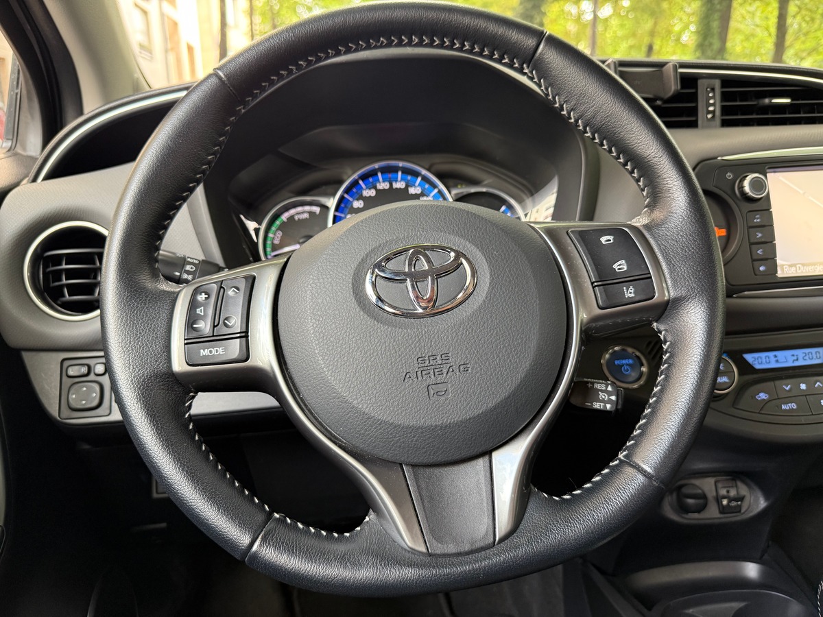 Toyota Yaris III Dynamic Business E-CVT 100h