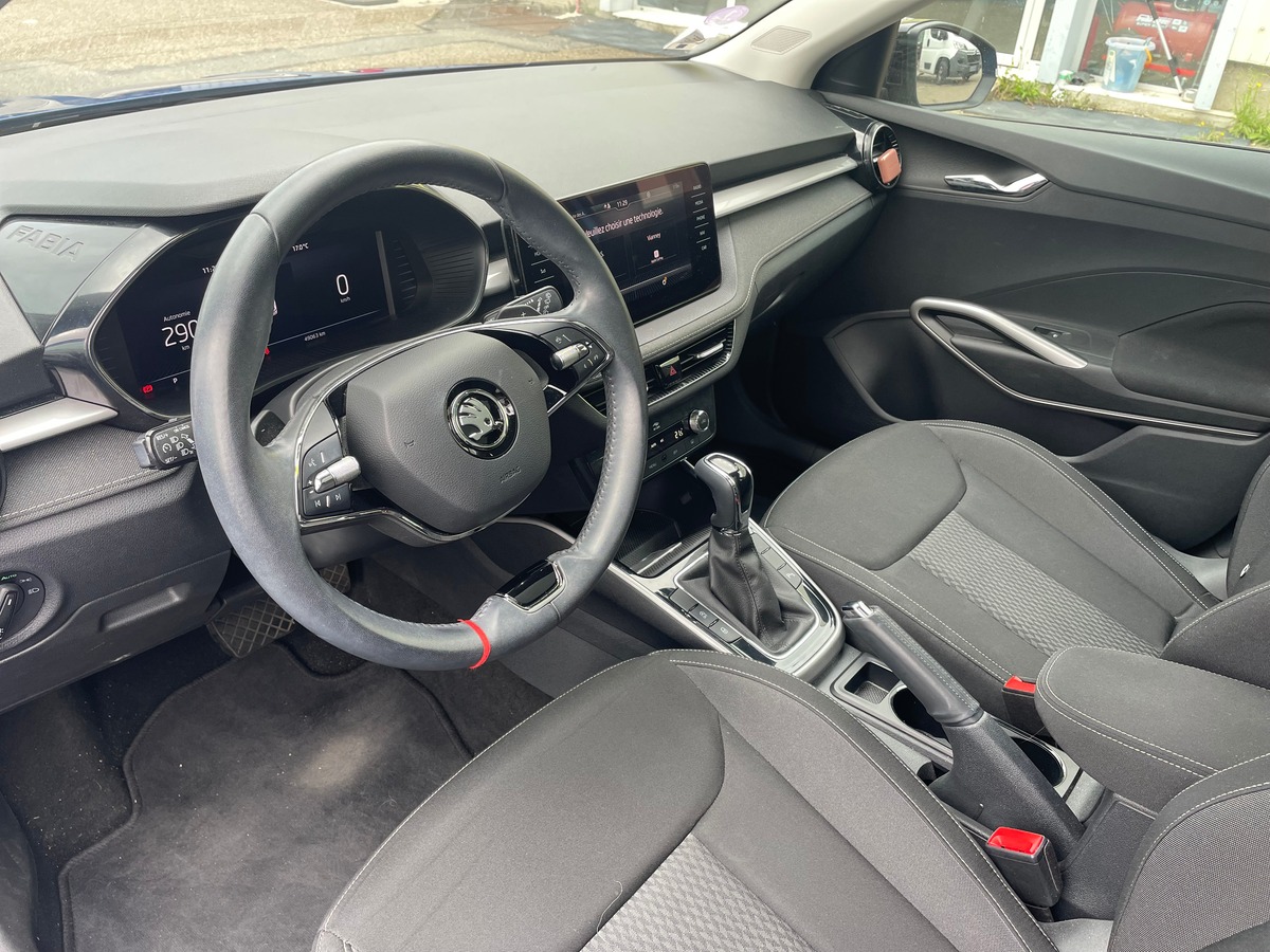 Skoda Fabia 1.0 TSi 110 cv Boîte auto RIEN A PREVOIR - TOIT PANORAMIQUE - CARPLAY - CAMERA DE RECUL
