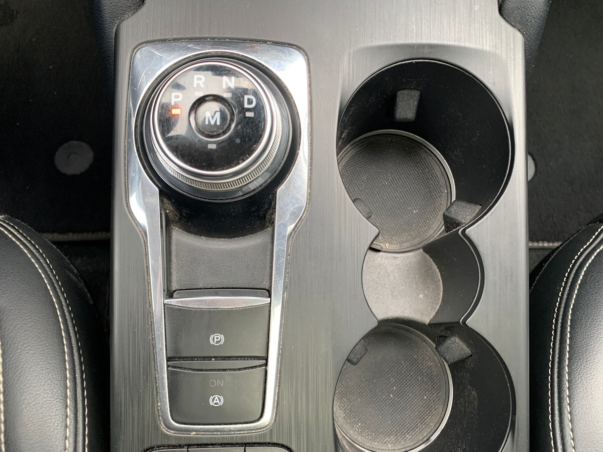 Ford FOCUS SW 120 ch | Vignale | Toit ouvrant panoramique | Apple car play Android auto | Attelage