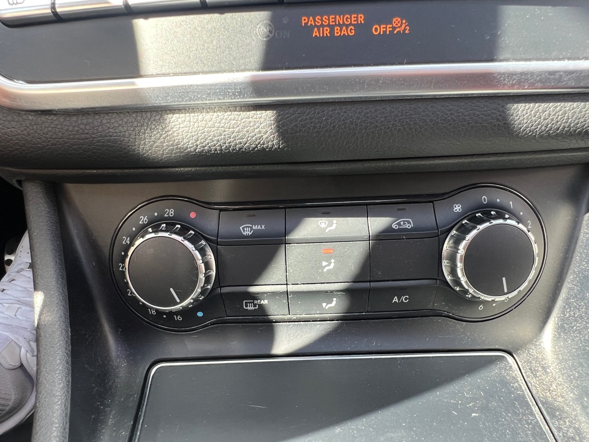 Mercedes-Benz CLA 45 AMG 381cv  4MATIC, SUIVI COMPLET MERCEDES, SIEGES CHAUFFANTS, HARMAN KARDON