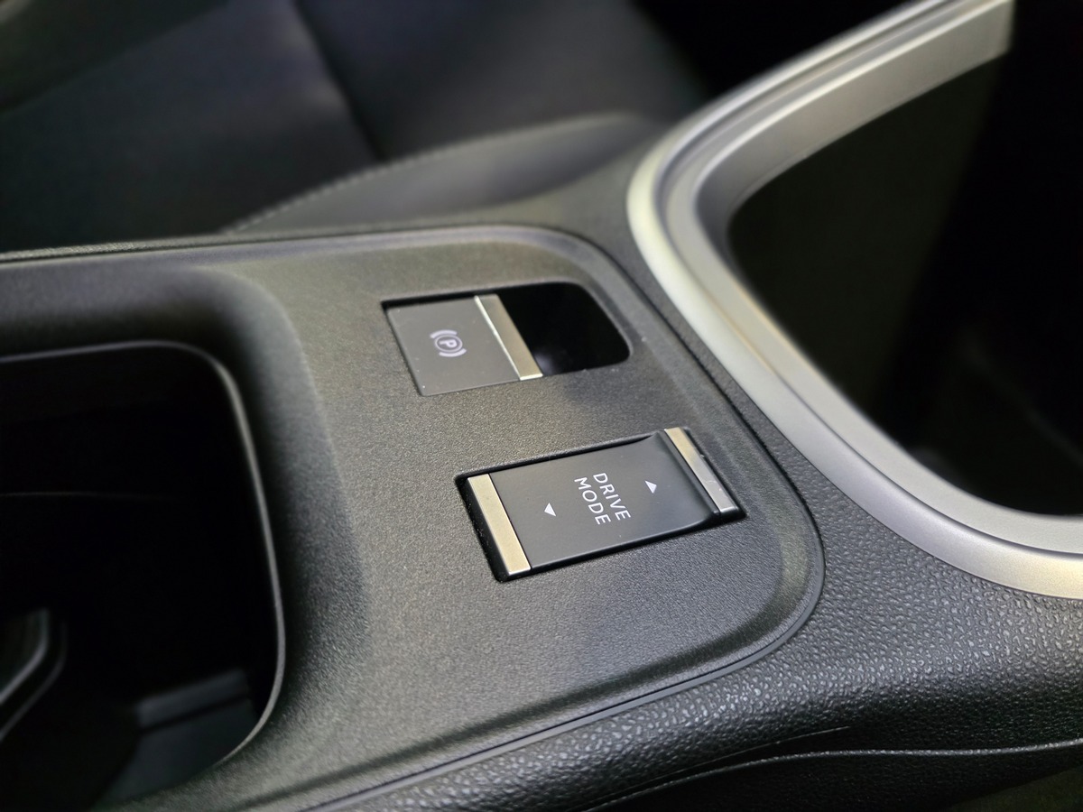 Jeep Avenger (2) 1.2 TURBO T3 100 E-HYBRID SUMMIT JBL / CAMERA C