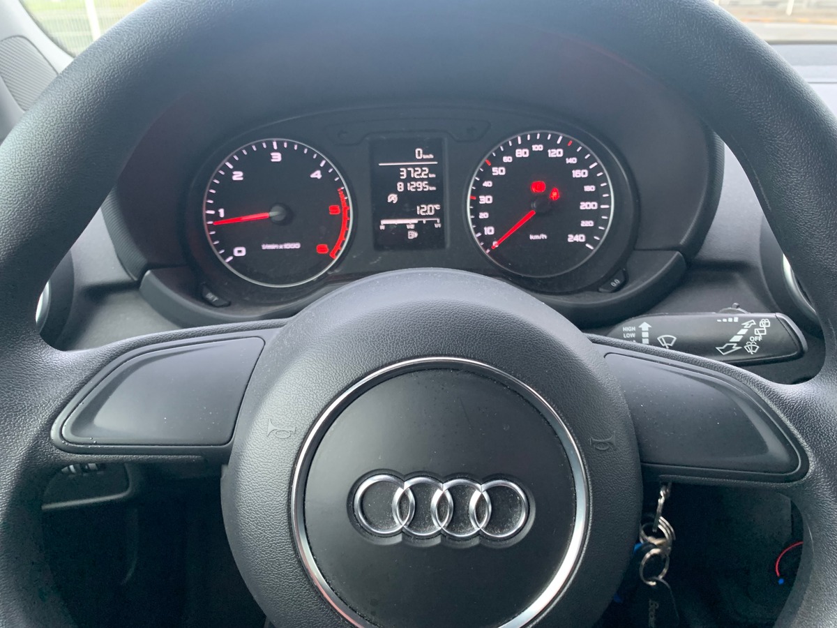 Audi A1 105 ch | Attraction | Climatisation | Radio cd | Jantes alu 16''| Volant cuir | Radar recul