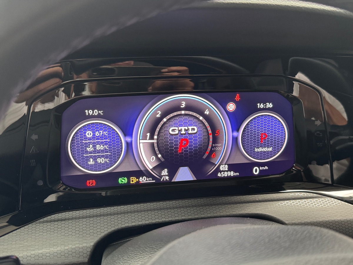 Volkswagen GOLF 8 GTD 2.0 TDI SCR 200CV DSG7 TO/CARPLAY/ATTELAGE FR