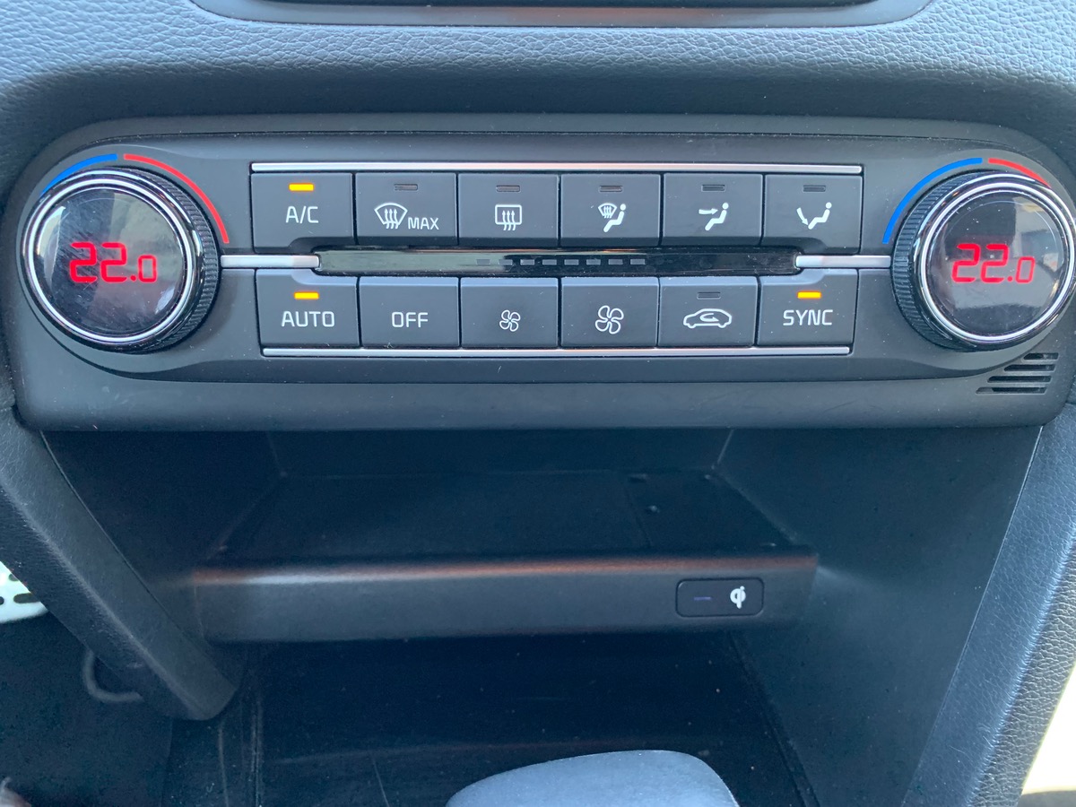Kia Ceed 160 ch | SW GT LINE | Boîte automatique | GPS | Caméra de recul | Système d'accès sans clé