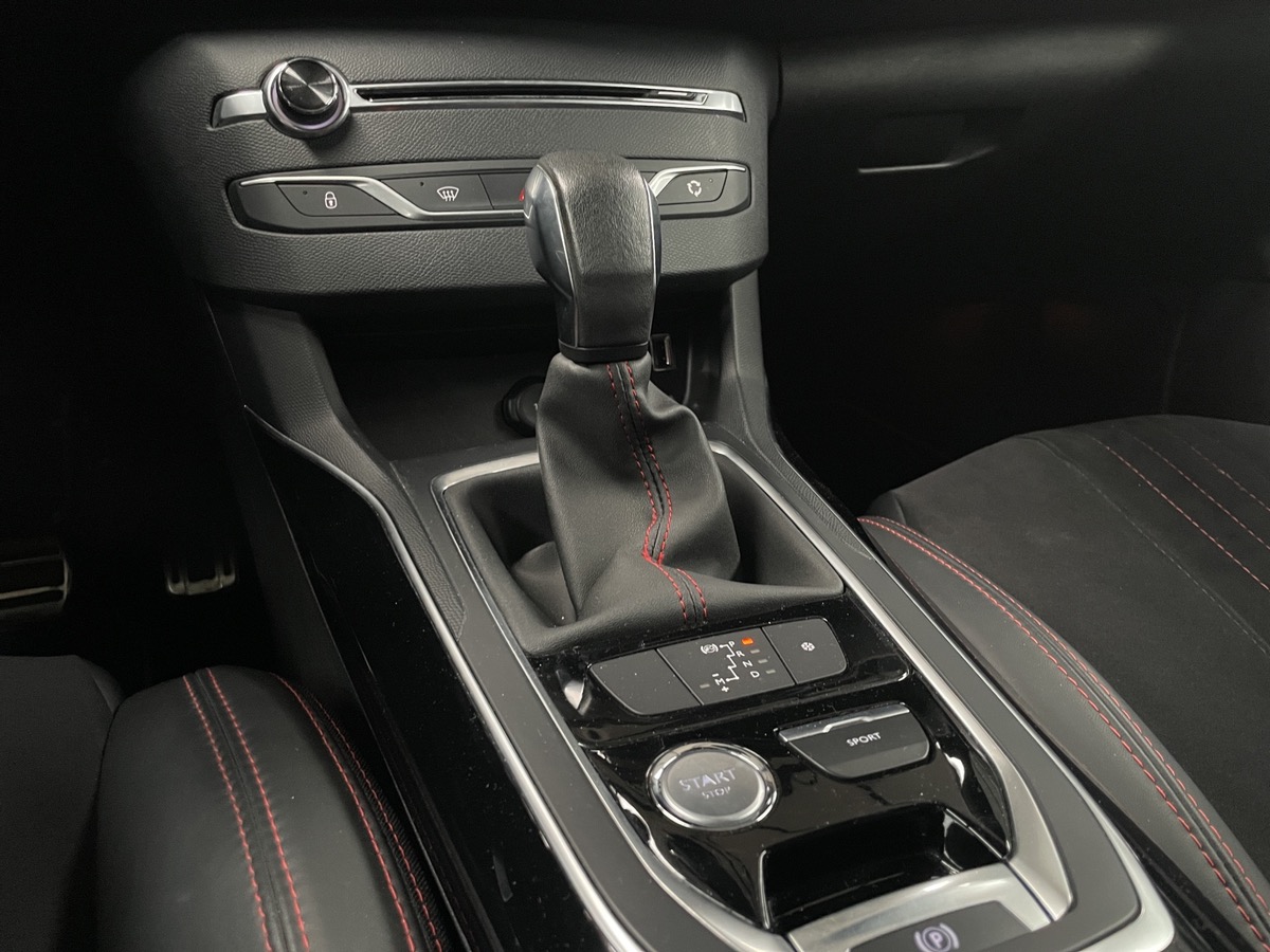 Peugeot 308 - (II) 2.0L BLUEHDi EAT6 180CH - FINITION GT -  2EME MAIN - ENTRETIENS COMPLET