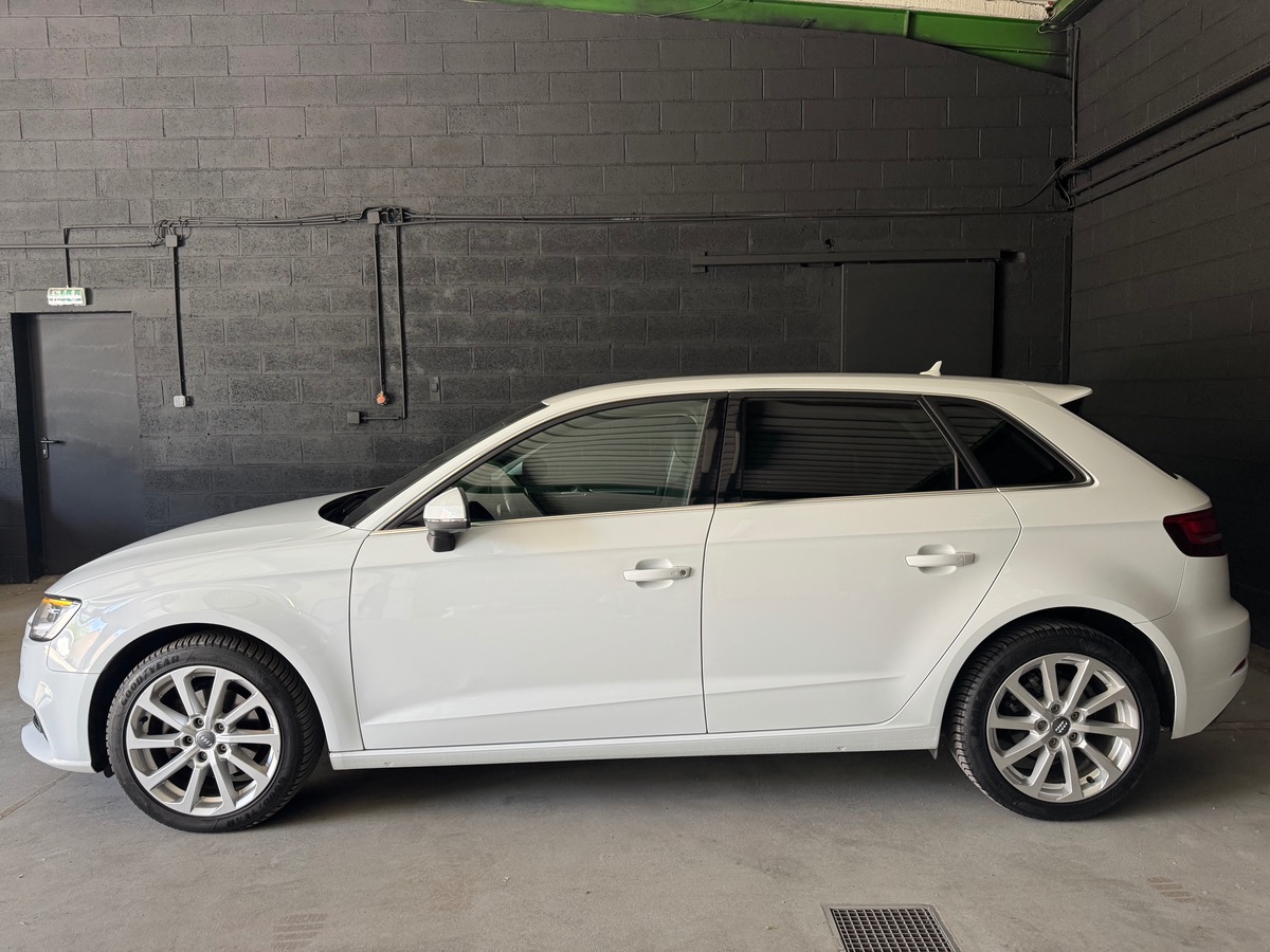 Audi A3 1.6 tdi S tronic / Xénons / Radar de stationnement Av Ar