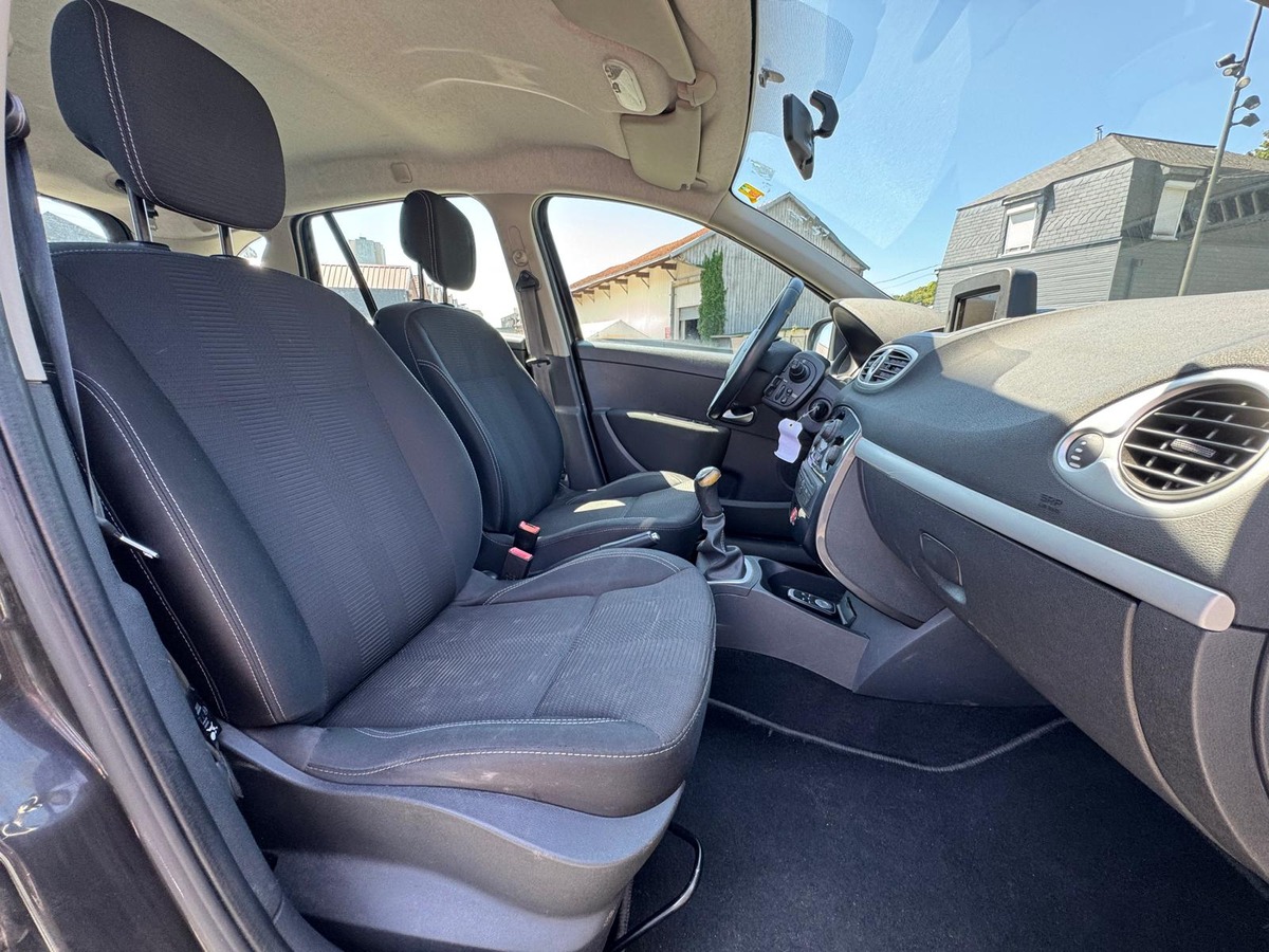 RENAULT Clio III estate 1.5 dci authentique - garantie