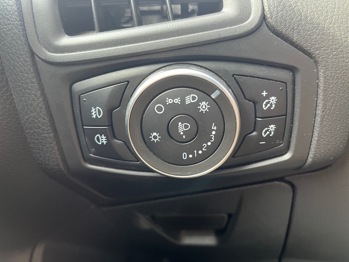 Ford Focus 1.0 Ecoboost 125ch ST LINE, Caméra de recul,  GPS, radars AV et AR, Clim Auto bizone