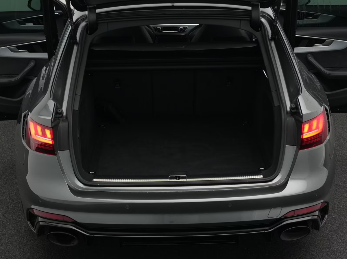 Audi RS4 Avant 2.9 V6 TFSI 450ch quattro tiptronic 8/Attelage/Gris daytona nacré